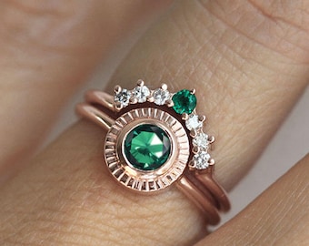 Bohemian Wedding Ring Set, Emerald Solitaire Ring with Emerald Diamond Curved Band, Green Engagement Ring