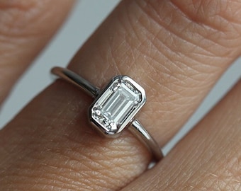 Platinum Diamond Engagement Ring, Solitaire Diamond Ring in platinum with Emerald Cut Diamond