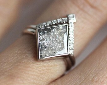 Diamond Set, Grey Diamond Slice Ring with V Shaped Diamond Band, Modern Wedding Ring Set, One Carat Diamond Ring, Slice Diamond Ring, Kite