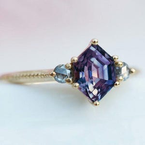 Hexagon Alexandrite Engagement Ring, Geometric Alexandrite Ring, Three Stone Alexandrite Ring, Alexandrite Diamond Ring