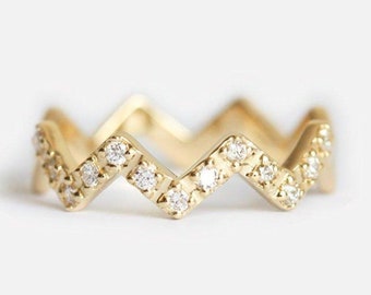 Geometric Wedding band with Pave Diamond Setting, Zig Zag Diamond Ring in 14k Gold