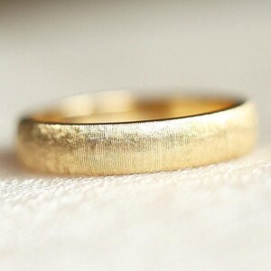 Gebürsteter 4 mm Gold-Ehering, Unisex-Ehering für Sie und Ihn mit seidenähnlichem Finish