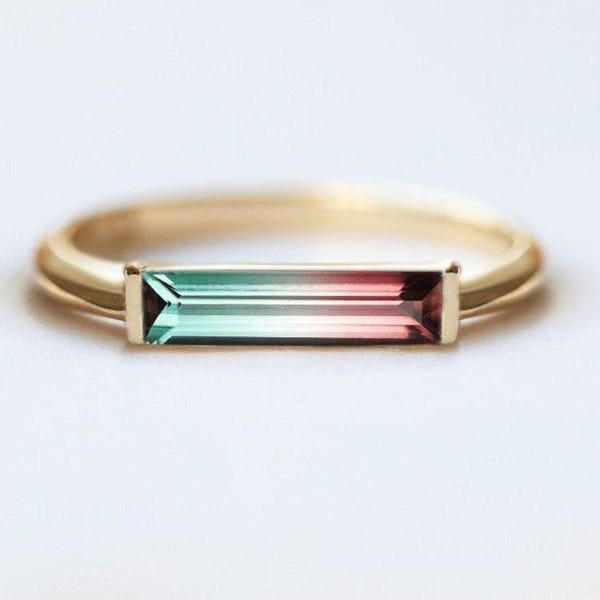 Anillo de turmalina sandía, anillo de compromiso bicolor, anillo baguette único, anillo rosa verde