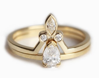 Pear Solitaire Diamond Ring with V shaped Diamond Band, Unique Diamond Ring Set, Delicate Diamond Set