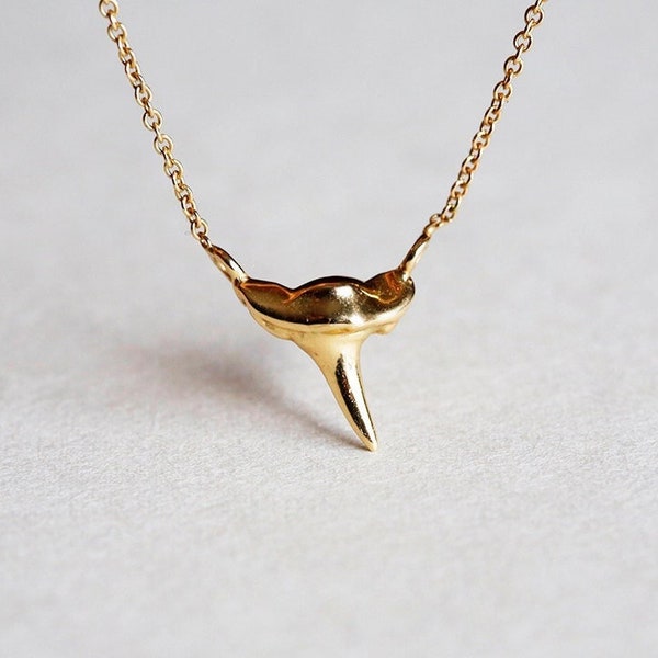 Collier de dents de requin, collier Dainty, collier en or 14 carats, collier rempli d'or, collier Charm