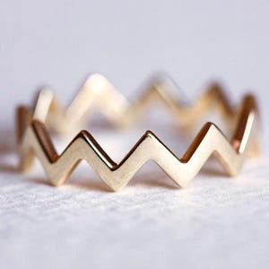Zig Zag Ring, 14k or 18k Solid Gold 2mm Wide Geometric Chevron Eternity Ring