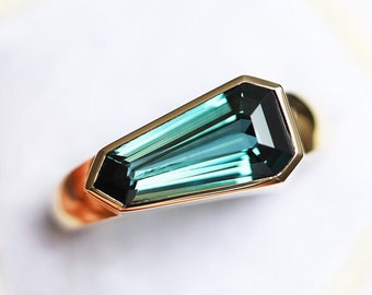 4ct Shield cut teal sapphire ring, Unique geometric shape sapphire solitaire ring