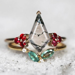 Valentia Unique kite moss agate ring, with matching alexandrite band, unique wedding ring set