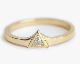 Modern Solitaire Ring with Triangle Cut Diamond, Yellow Gold Engagement Diamond Ring with Triangle Diamond, Trillion Diamond ring