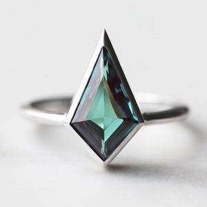 Alexandrite engagement ring, Kite cut ring, Unique geometric ring, Color change gemstone ring