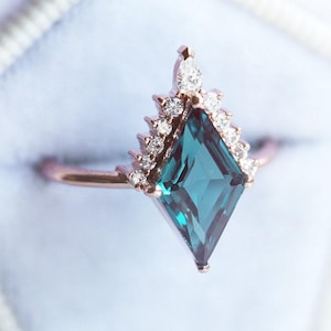 Kite Alexandrite Ring or Ring Set, Color Change Alexandrite Engagement Ring in 14k, 18k Solid Gold or Platinum