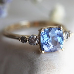 2 Karat Blauer Saphir-Kissenring, Verlobungsring mit Salz Pfeffer Diamanten, Saphir-Diamant-Verlobungsring, Blauer Kissenring