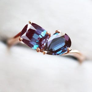 Alexandrit Verlobungsring, Zwei Stein-Cluster, Doppelter lila Edelstein Toi et Moi Ring