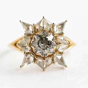 Einzigartiger runder Salz- und Pfefferdiamantring mit Halo-Diamanten
