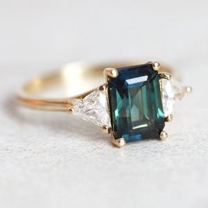Emerald Cut Sapphire with Triangle Diamonds, Green Sapphire Ring, Bicolor Teal Sapphire Engagement Ring by Minimalvs