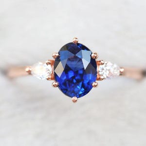 Oval Blue Sapphire ring, Oval Sapphire Diamond Ring, Three Stone Engagement Ring with Sapphire and Diamonds, Side Diamond Ring