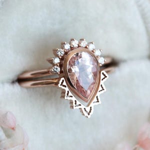 Parure de bagues en morganite poire, bague de fiançailles en morganite en or rose, bague en morganite diamant avec anneau de dentelle en or rose assorti