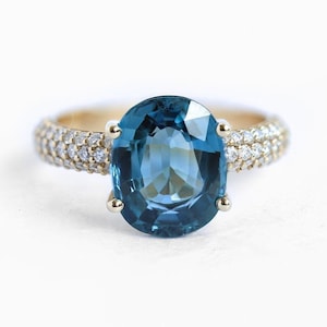 Bague de fiançailles saphir bleu 4 ct avec anneau de diamants naturels pavé