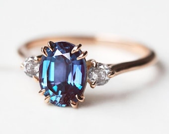 Oval alexandrite ring, Alexandrite three stone ring, Alexandrite diamond ring