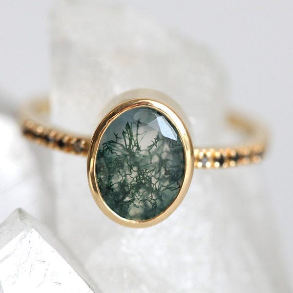 Anel de ágata musgosa, anel de noivado com corte oval, anel com pedra musgosa verde e diamante negro, solitário orgânico