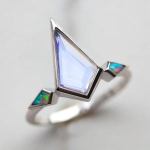 Kite moonstone ring, Moonstone opal ring, Three stone engagement ring, Alternative ring, Moonstone Engagement Ring, Kite Engagement ring