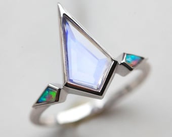 Kite moonstone ring, Moonstone opal ring, Three stone engagement ring, Alternative ring, Moonstone Engagement Ring, Kite Engagement ring