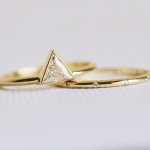 Modern triangle diamond ring set, triangle diamond set with eternity diamond band image 3