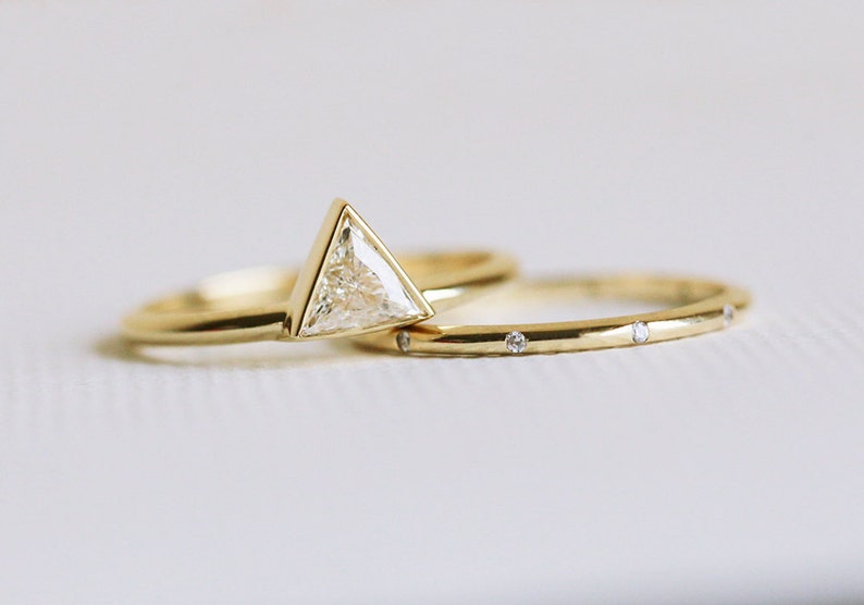 Modern triangle diamond ring set, triangle diamond set with eternity diamond band image 3