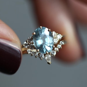 Aquamarin Farbe Saphir Ring Set, Saphir Diamant Ring Set, Oval Saphir Ring Set mit Hellgrünlich Blauem Saphir von Minimalvs