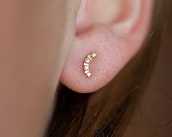 18k curved diamond Stud earrings, delicate line earrings, 14K Gold earring, Everyday Earrings, Delicate Earrings