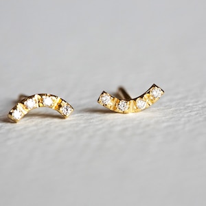 18k curved diamond Stud earrings, delicate line earrings, 14K Gold earring, Everyday Earrings, Delicate Earrings image 2