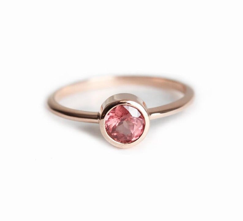Anillo solitario de granate, anillo de compromiso color melocotón, banda de oro rosa de 14 k, anillo de oro rosa con gema rara, anillo de compromiso Malaya Garment de oro rosa de 18 k imagen 1