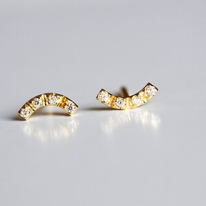 18k curved diamond Stud earrings, delicate line earrings, 14K Gold earring, Everyday Earrings, Delicate Earrings image 3