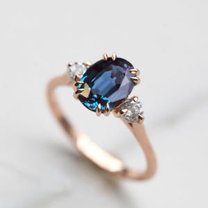 Oval alexandrite ring, Alexandrite three stone ring, Alexandrite diamond ring image 2