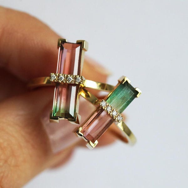 Anillo de turmalina sandía, anillo de compromiso único, anillo bicolor baguette, anillo de diamantes