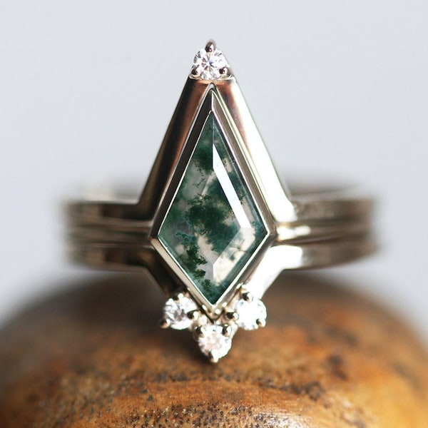 Statement verlovingsringset, mosagaatring met V-vormige diamanten banden, organische verlovingsring set van Minimalvs