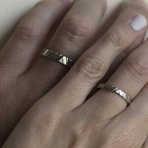 His And Hers Wedding Ring Set in 14k 18k Gold, Men Wedding band, Women Wedding Ring image 7