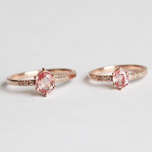Anillo de zafiro de oro rosa, anillo de zafiro rosa melocotón, anillo de zafiro ovalado, anillo de zafiro con diamantes, banda de zafiro y diamantes, Minimalvs imagen 2