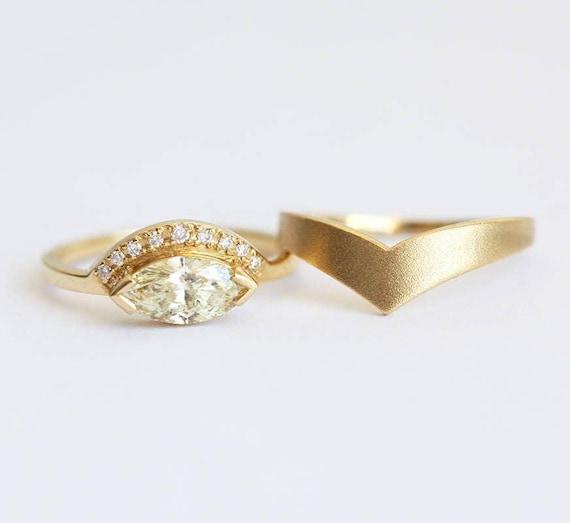 Yellow Diamond Ring, Gold V Ring with Yellow Diamond Ring, Light Yellow Diamond Ring with Curved Wedding Band, Minimalvs