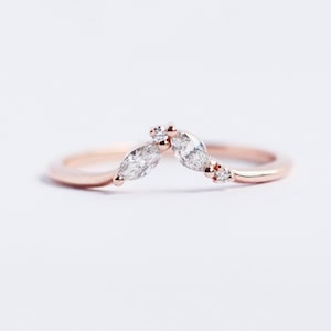 Unique diamond wedding band, Curved diamond band