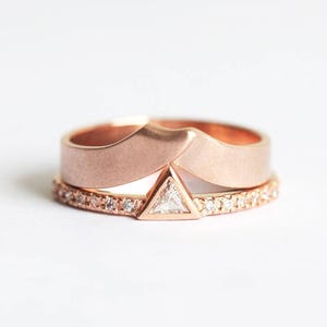 Rose Gold Diamond Engagement Ring with V Wedding Band, Triangle Diamond Ring with V shaped Weddign Ring