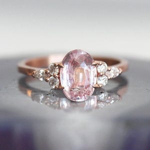 Bague saphir rose or rose, bague de fiançailles saphir, bague de fiançailles en or rose, bague saphir diamant taille ovale avec saphir 2 carats