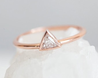 Bague diamant triangulaire avec diamant solitaire taille triangle de 0,2 ct, platine 14 carats 18 carats