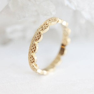 Filigraner Ehering, Goldspitze Ring, Zarter Stapelring, Solid Gold strukturierter Ring, Zierlicher Ring