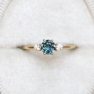 Blue Sapphire Three Stone Engagement Ring, Sapphire Diamond Engagement Ring, Round Blue Sapphire Ring by Minimalvs
