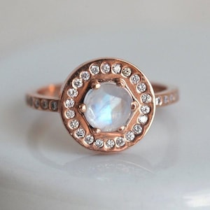 Bague de fiançailles avec pierre de lune en or 14 carats, bague en pierre de lune halo de diamants ronds or rose, bague de naissance de juin, fiançailles rondes