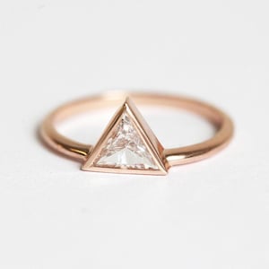 Dreieck Diamantring, Dreieck Verlobungsring in Rosegold