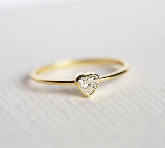 Order Engagement Ring Joanna in Heart cut 0.76 Carat 14k Yellow Gold Lab  Grown Diamond | GLAMIRA.in
