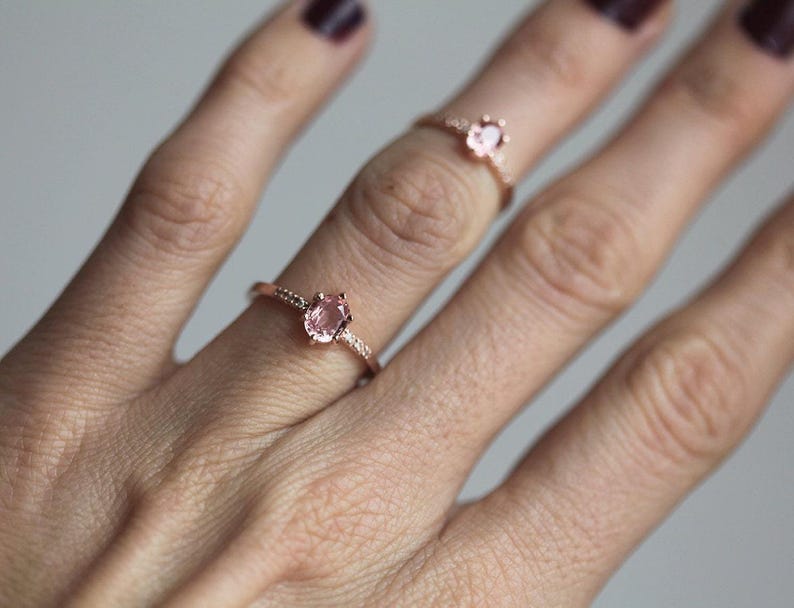 Anillo de zafiro de oro rosa, anillo de zafiro rosa melocotón, anillo de zafiro ovalado, anillo de zafiro con diamantes, banda de zafiro y diamantes, Minimalvs imagen 4