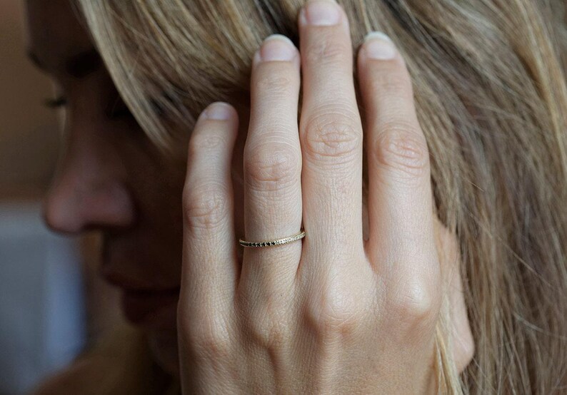 Anillo de rubí de eternidad, anillo de rubí con diamantes, anillo de rubí con micropavé de diamantes, anillo con micropavé imagen 8